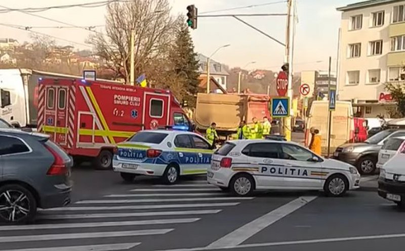 Accident în Iris. O persoană a fost lovită de un camion pe Oașului/ UPDATE: Femeia accidentată a murit
