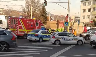 Accident în Iris. O persoană a fost lovită de un camion pe Oașului/ UPDATE: Femeia accidentată a murit