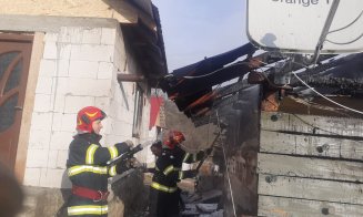 Cluj: Locuință cuprinsă de flăcări. Au intervenit pompierii