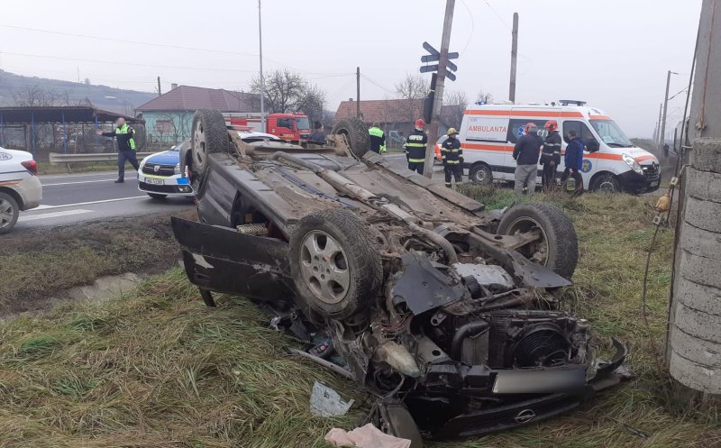 ACCIDENT pe Cluj-Gherla. O mașină a fost lovită de tren în Livada