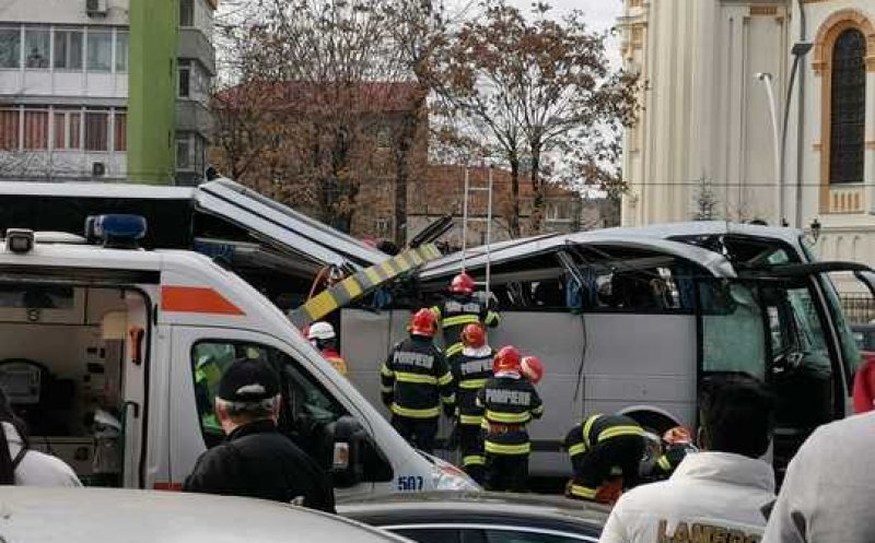 Autocar cu turişti greci, accident GRAV la Pasajul Unirii în Capitală. O persoană a murit și peste 20 au fost rănite