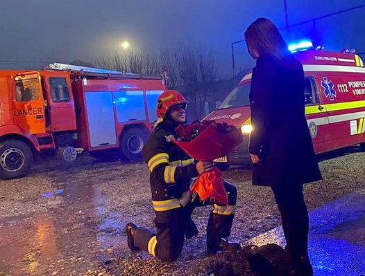 INTERVENȚIE SPECIALĂ în seara de Ajun: "Vrei să fii soția mea?" / Răspusul s-a auzit până dincolo de munți