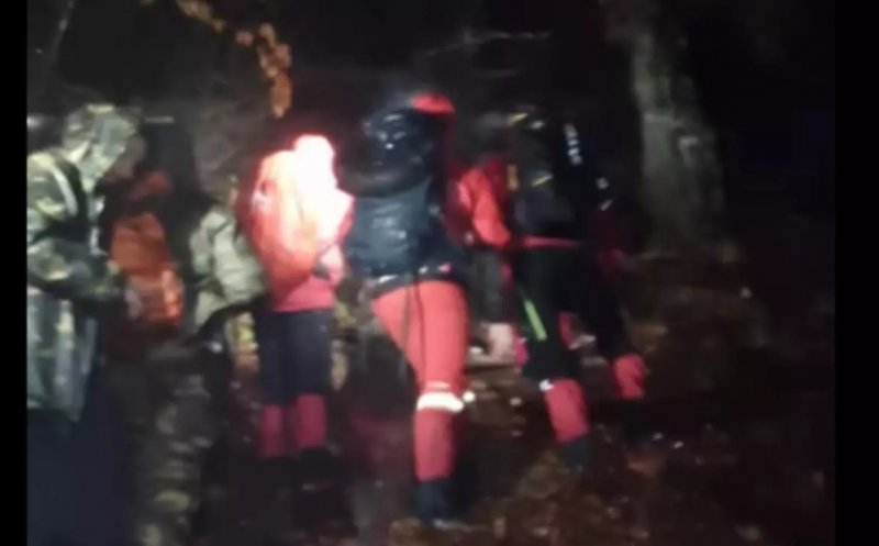 Trei ucraineni, în situaţie critică în Munţii Maramureşului. Salvatorii fac eforturi uriașe să îi salveze
