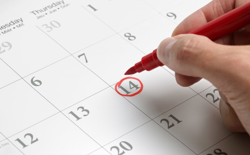 E oficial. 2023 vine cu alte 3 zile zibere. Guvernul a aprobat azi cele trei weekend-uri prelungite pentru bugetari. Vezi când se recuperează