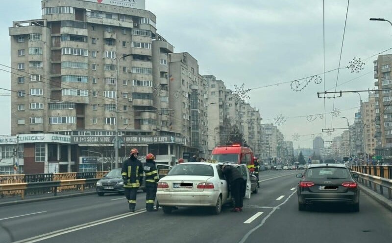 Accident cu 3 autoturisme pe Aurel Vlaicu