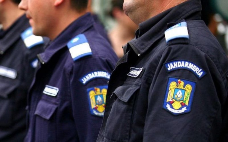 Jandarm din Cluj, condamnat pentru ultraj. S-a urcat cu picioarele pe o mașină de poliție și a făcut scandal