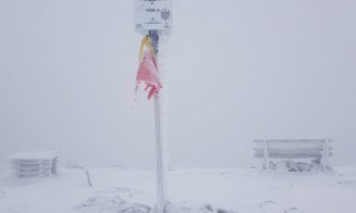 Peisaj glaciar pe vârful Vlădeasa din Cluj! A nins viscolit