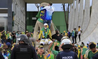 Atacul de la Capitoliu în varianta braziliană: Extremiștii pro-Bolsonaro au intrat cu forța şi au vandalizat Congresul, Curtea Supremă şi Palatul prez