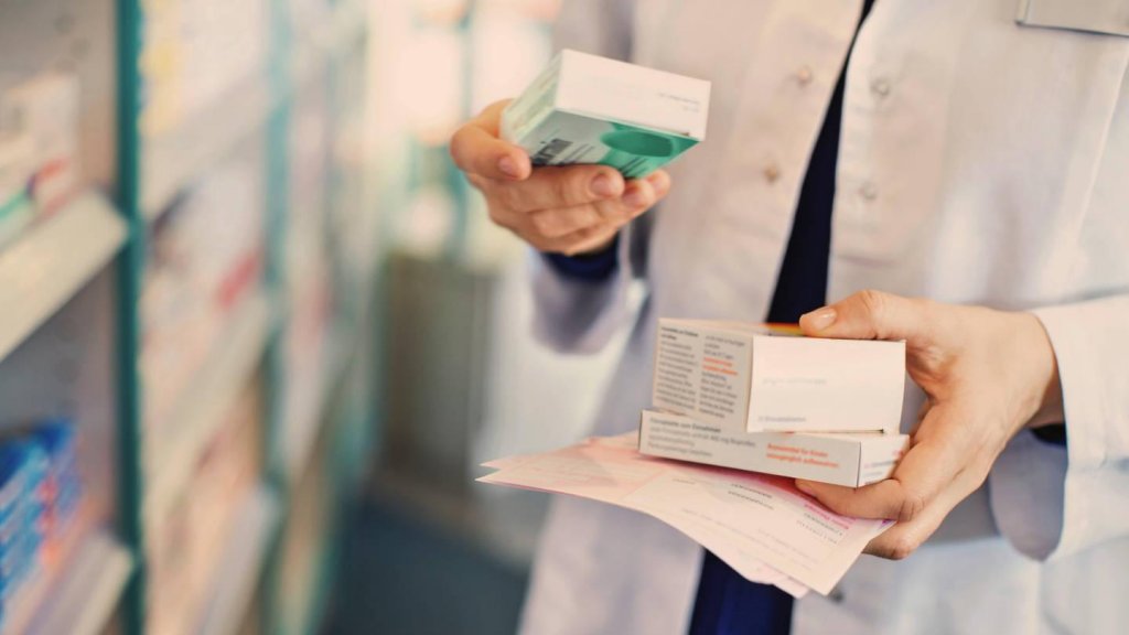 Rafila susține că nu există o criză de ibuprofen și paracetamol în țară: "În România nu avem aceste probleme"