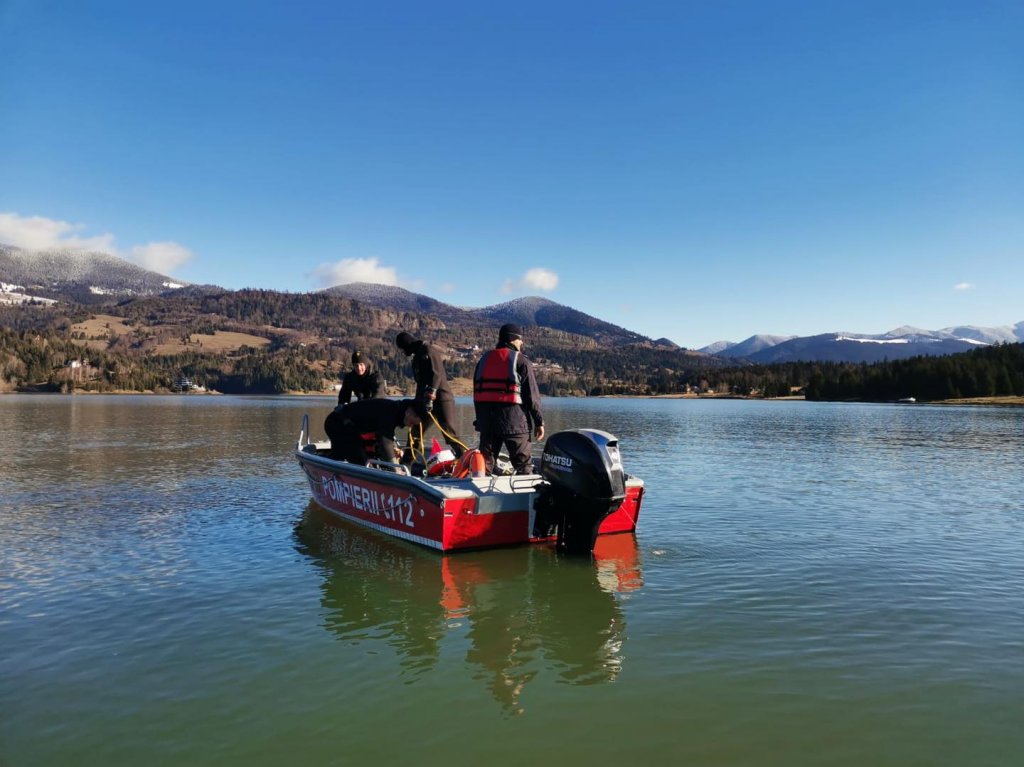 A fost găsit trupul tânărului ÎNECAT în lacul Colibița
