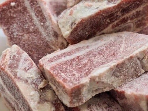Ce mâncăm... ANSVSA a confiscat TONE de carne de vită adusă din import. Ce au descoperit inspectorii