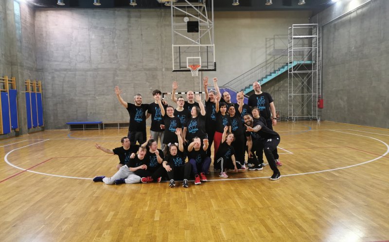 Silvășan și Richard au jucat baschet cu participanții din cadrul Special Olympics