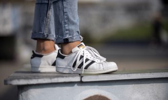 Adidas pierde un proces important la New York. Confuzie la design-ul cu trei dungi