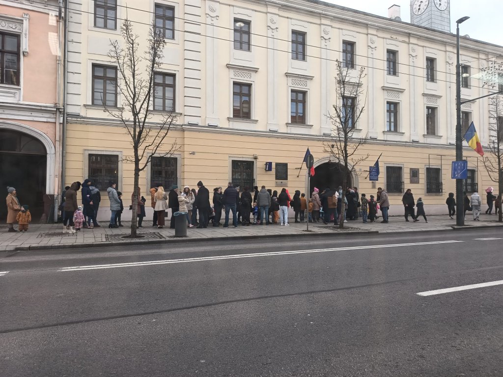 Coadă interminabilă pe Memo! Ce i-a scos din casă pe clujeni