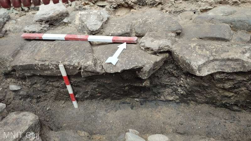 Drum roman descoperit în centrul Clujului. Are aceeași structură ca cele din Pompei