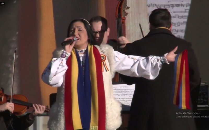 LIVE: Regal folcloric în Piața Unirii