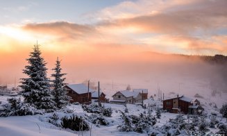 Imagini superbe cu răsăritul înghețat din zona Băișoara