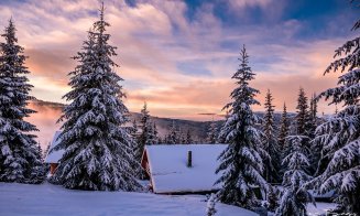 Imagini superbe cu răsăritul înghețat din zona Băișoara