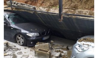 Zid prăbușit lângă o grădiniță din Cluj. 6 vehicule au fost avariate