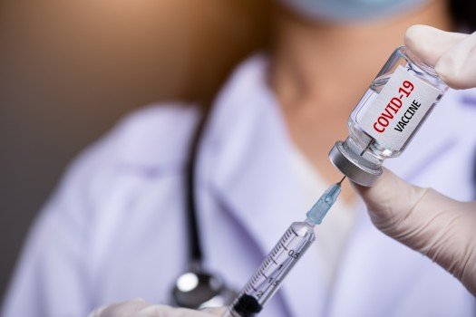 Noul vaccin anti-COVID, disponibil de mâine şi pentru cei care se vaccinează pentru prima dată