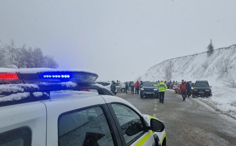 Atenție, dacă mergeți pe Transalpina! Accesul spre Rânca, permis numai cu lanțuri antiderapante. Excepție fac mașinile 4x4