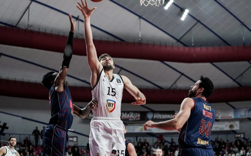 Emi Cățe a finalizat una dintre cele mai spectaculoase acțiuni ale săptămânii în EuroCup
