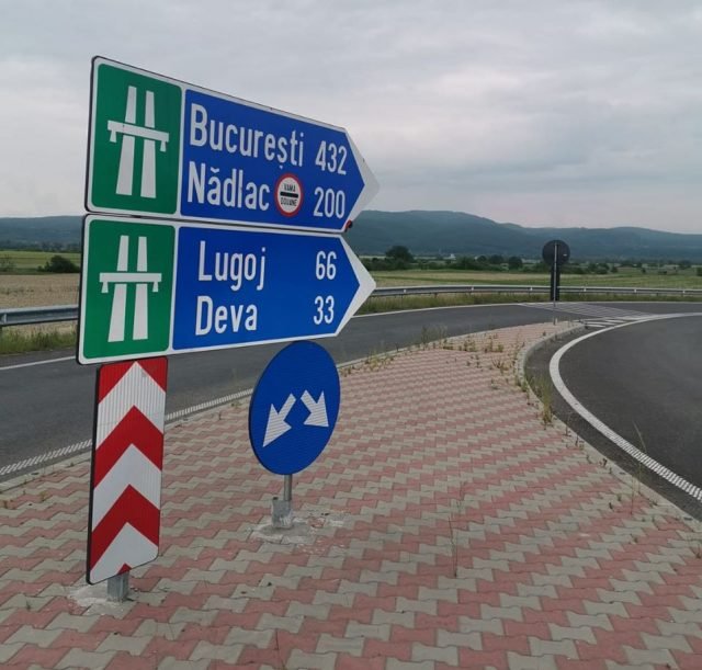 Bărbat omorât de un tir în timp ce mergea pe jos pe A1. Șoferul care l-a spulberat s-a făcut că plouă