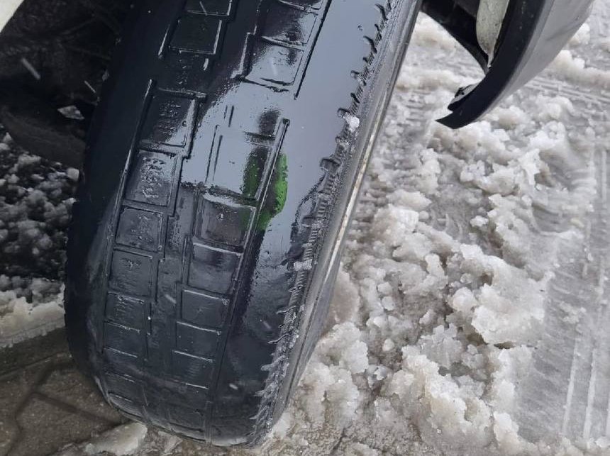 ŞANŢUL a devenit spaţiu de parcare fără voie! Cauciucurile extrem de uzate, pericol pe şosele