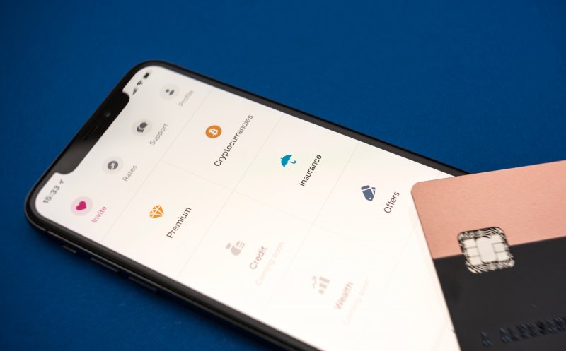 Revolut: Românii au făcut 203 milioane de tranzacții anul trecut. Pe ce au cheltuit banii