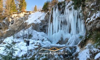 Cascadă impresionantă din Apuseni, în straie de iarnă! Este la doar 130 km de Cluj-Napoca