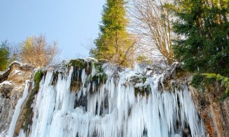 Cascadă impresionantă din Apuseni, în straie de iarnă! Este la doar 130 km de Cluj-Napoca
