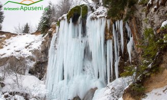 Cascadă impresionantă din Apuseni, în straie de iarnă! Este la doar 130 km de Cluj-Napoca