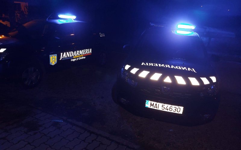 Cluj: Doi tineri au fost prinși cu pliculețe cu cristale și prafuri suspecte asupra lor