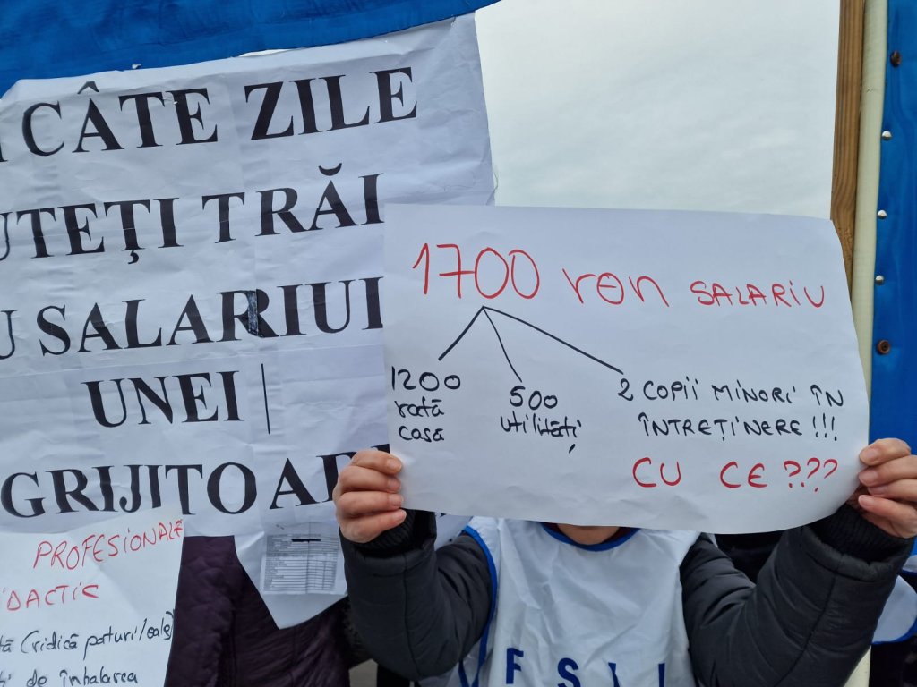 Profesorii ies din nou în stradă. Se cer salarii decente