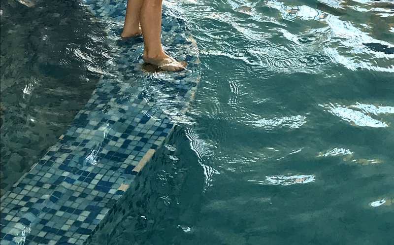 Dosar penal pentru ucidere din culpă: Copil de 3 ani ÎNECAT la piscină după ce părinţii l-au lăsat nesupravegheat