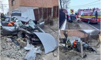 Un șofer beat a făcut prăpăd pe o șosea. A lovit un parapete din beton și s-a oprit în curtea unei case