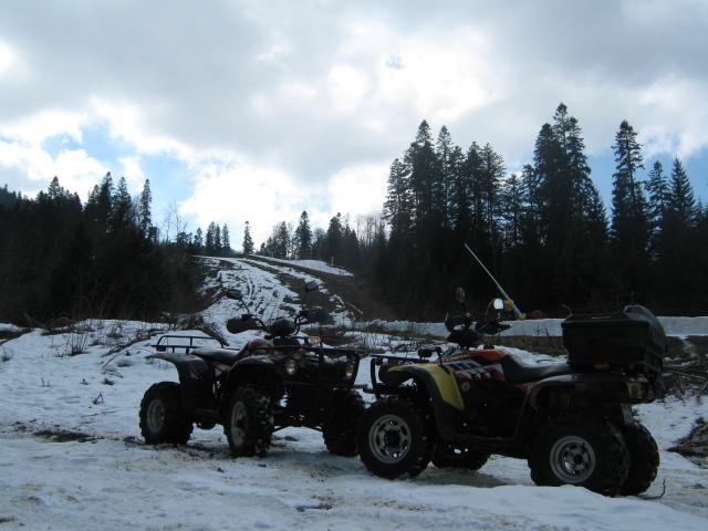 Turiști blocați în zăpadă cu ATV-ul în Cluj. Au fost salvați de jandarmi și voluntari