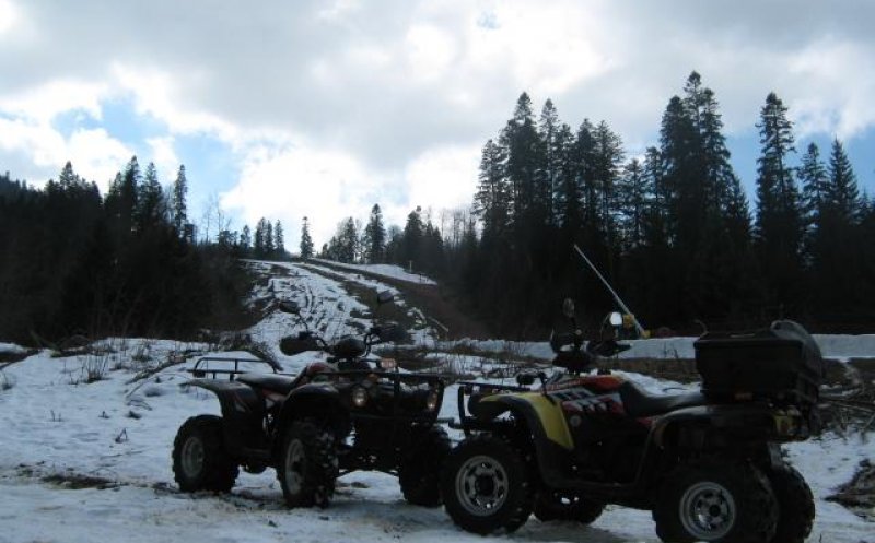Turiști blocați în zăpadă cu ATV-ul în Cluj. Au fost salvați de jandarmi și voluntari