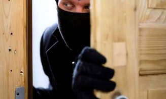 Bătrânică din Cluj-Napoca, jefuită în propria casă. Hoțul a pus-o la pământ și a furat tot ce a prins