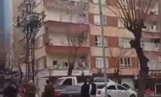 Cutremurul din Turcia. VIDEO șocant: Blocuri făcute zob, în câteva secunde, peste mașinile și oamenii care circulă pe stradă