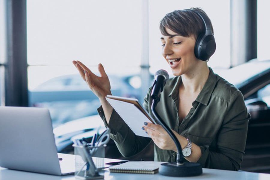 Un nou loc de muncă în ton cu digitalizarea: Naratorii de audiobook-uri își fac loc în piață