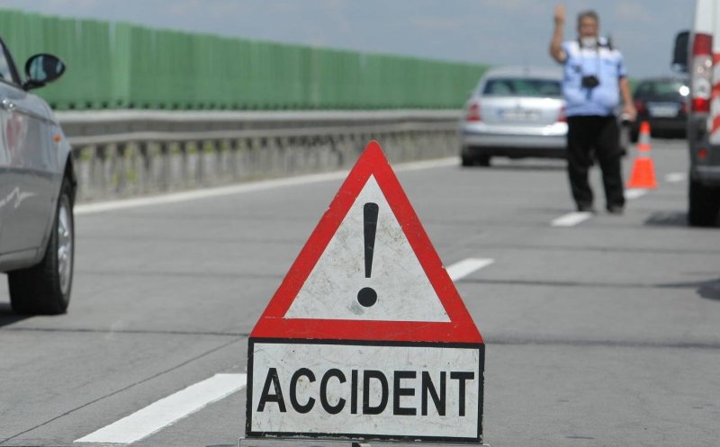 TIR cu lemne, răsturnat pe autostrada Sebeș-Turda. Șoferul a pierdut controlul volanului