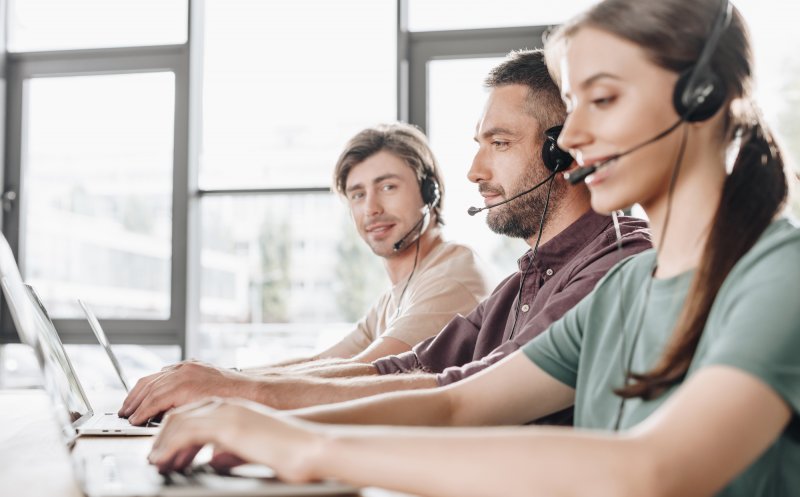 Analiștii de servicii din call center-uri, printre cei mai căutați la Cluj. Pot câștiga peste 1.000 euro/lună
