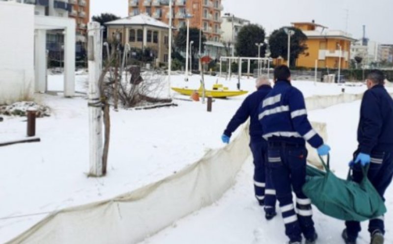 Româncă găsită moartă pe o plajă din Italia