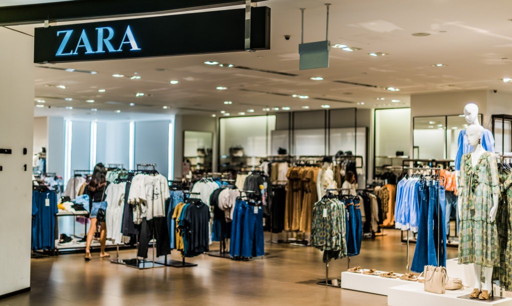 Unora le merge mai bine în criză. Angajații Zara, creșteri salariale de 20%