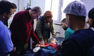 Copil găsit sub dărâmături, alături de părinții și frații morți. Medic: "Știa că acum este pe mâini sigure. S-a uitat la mine și am început să plâng"