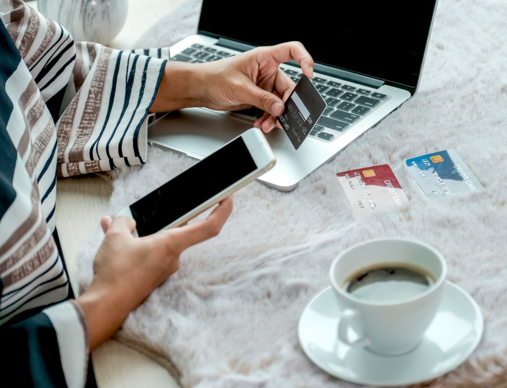 Clujul, în topul tranzacțiilor online făcute anul trecut. Românii vor fi mai cumpătați la cumpărături din cauza inflației