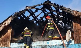 Eroi în timpul liber. O familie cu doi copii dintr-un județ vecin a fost salvată de la incendiu de 5 pompieri care și-au terminat tura