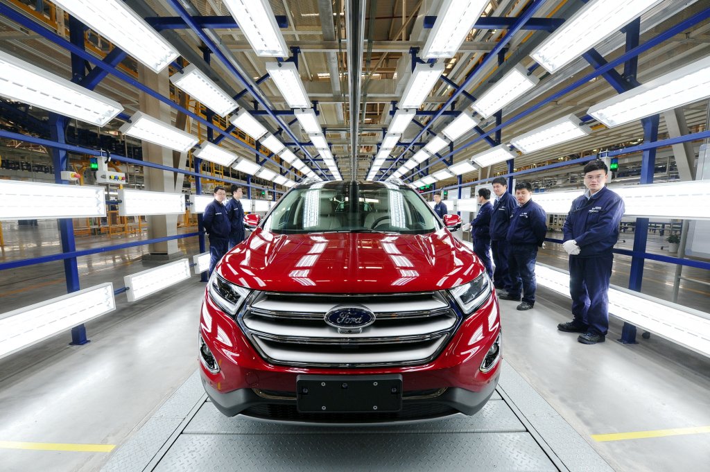 Industria auto suferă și ea în criză. Ford concediază 3.800 de oameni - ingineri și persoane din administrație
