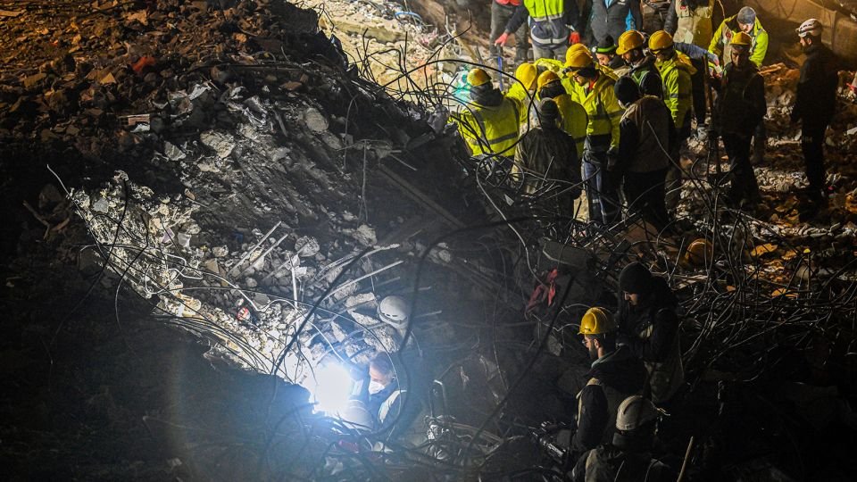 Noi miracole în Turcia! Două persoane, salvate după aproape 198 de ore de la seism/ Salvatorii spun că încă se aud voci de sub dărâmături